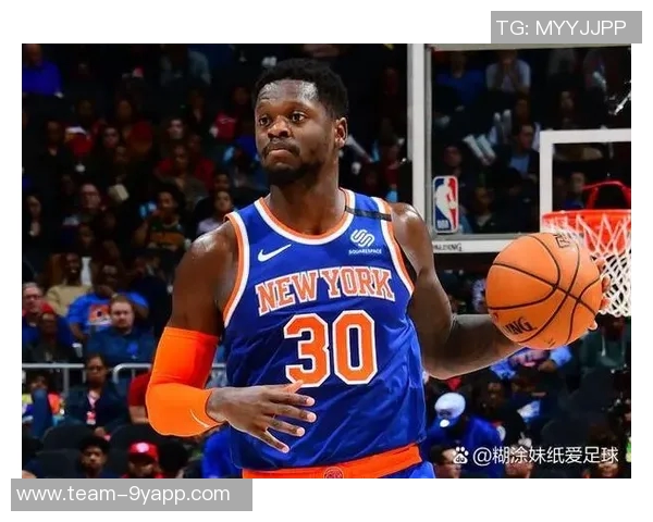 兰德尔表现出色13投7中砍下19分7篮板三分球命中率高达75