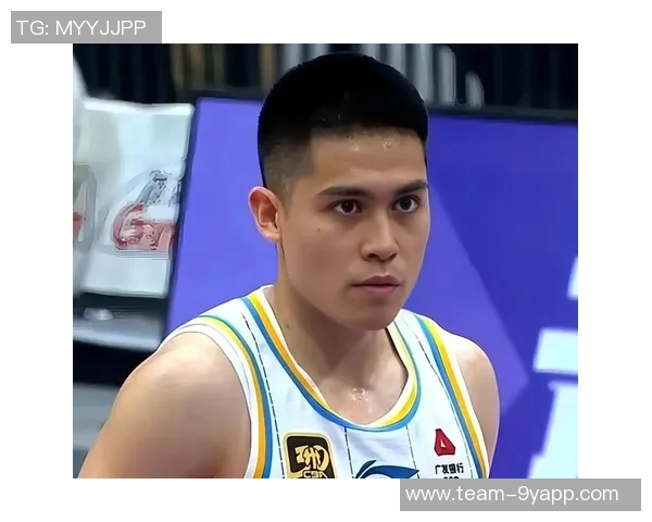 周琦成功恢复腰伤重返球队陈盈骏回京接受治疗备战新赛季 周琦成功恢复腰伤重返球队陈盈骏回京接受治疗备战新赛季